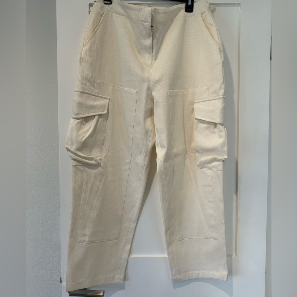 Sweaty Betty creme cargo trousers. NWT